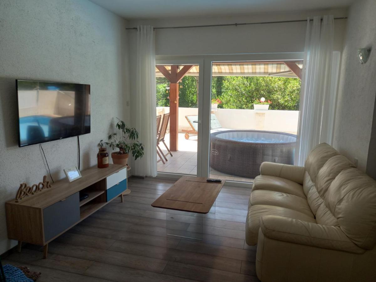 Vila Brig 108 - Private Swimming Pool And Jacuzzi ริเยกา ภายนอก รูปภาพ