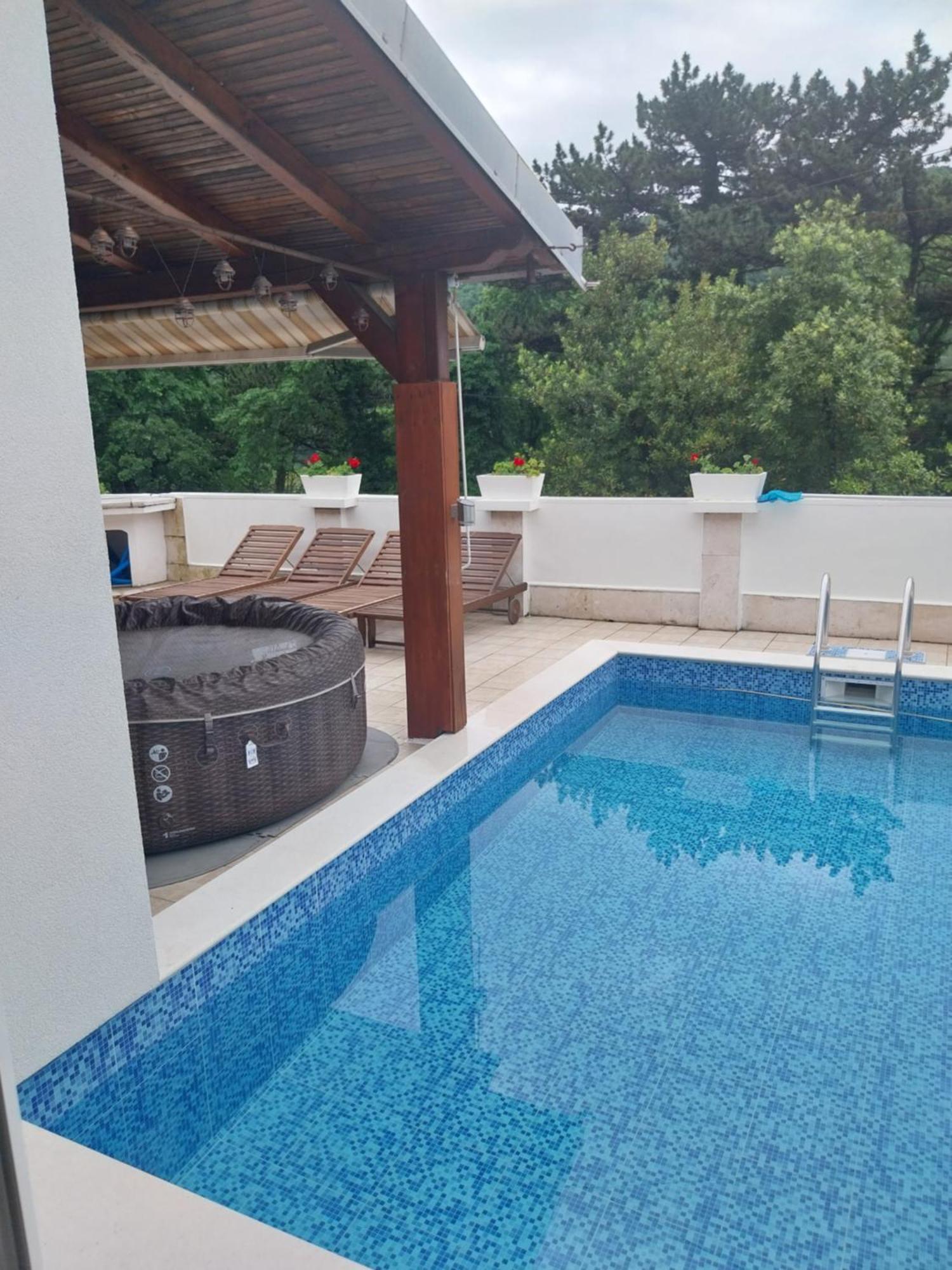Vila Brig 108 - Private Swimming Pool And Jacuzzi ริเยกา ภายนอก รูปภาพ